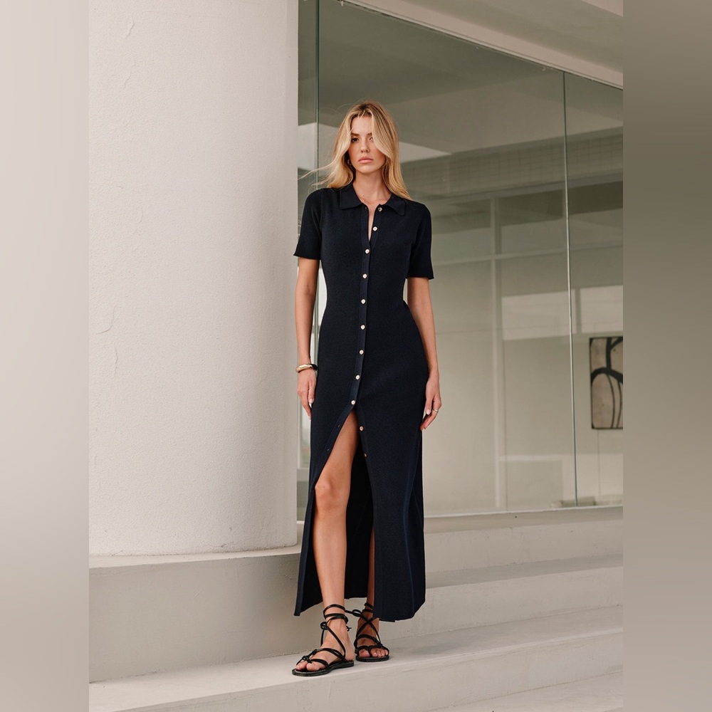 CoMMENSE Metal Button Collar Midi Dress
COLOR - Navy, Size Medium NWT